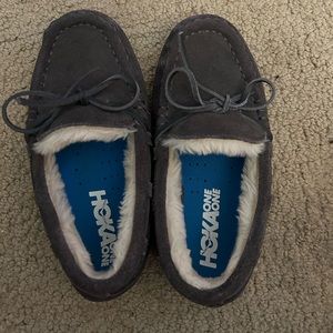HOKA kids slippers size 5 gray with fur